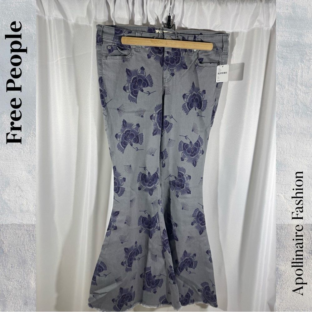 We The Free Mid-Rise Super Flare Bell Bottom Denim Jeans Size 31 NWT RARE - Picture 8 of 9